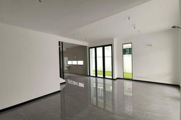 Double Storey Semi-D For Sale At Setia Tropika 