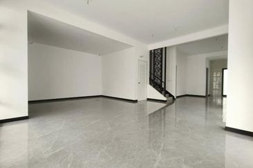 Double Storey Semi-D For Sale At Setia Tropika 