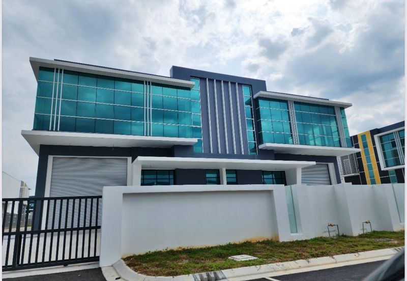 1.5 Storey Cluster Factory For Rent At Ulu Tiram 