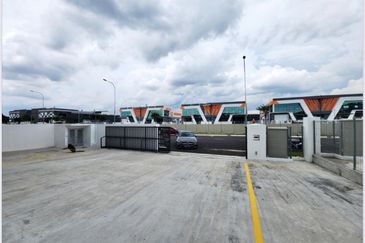 1.5 Storey Cluster Factory For Rent At Ulu Tiram 