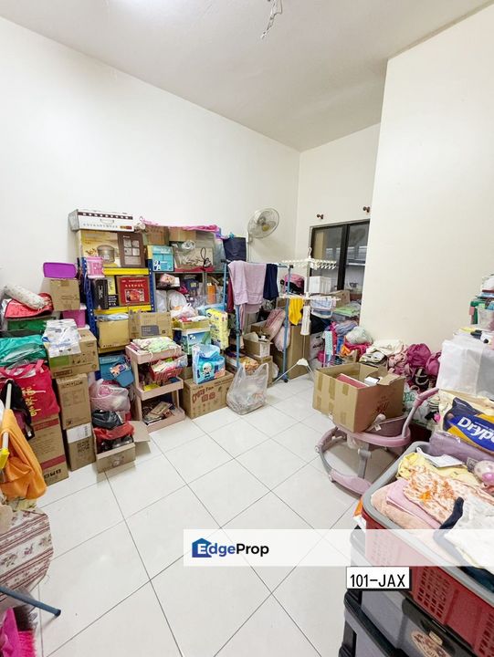 Sanggul Bandar Puteri Klang Double Storey House 22x75 4 Bedrooms 3 Bathrooms  Renovated Unit Kitchen Fully Extended Kitchen, Selangor, Klang