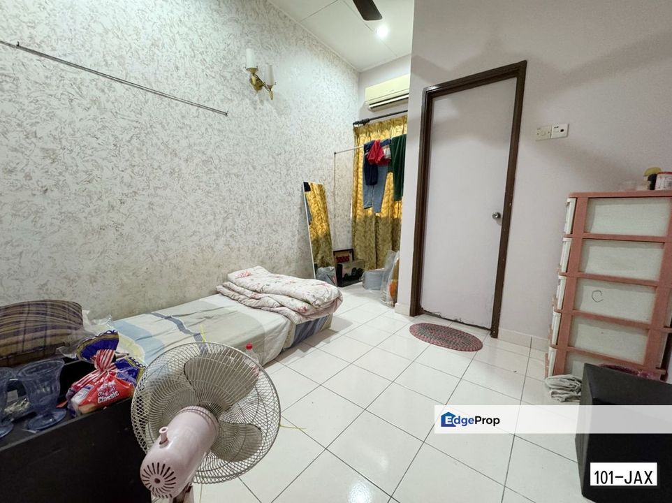 Sanggul Bandar Puteri Klang Double Storey House 22x75 4 Bedrooms 3 Bathrooms Freehold & Non-bumi Lot Renovated Unit Kitchen Fully Extended, Selangor, Klang