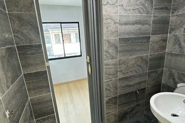 Jalan Mutiara Emas 2/32