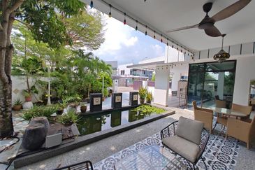 Maple Red, Adda Heights