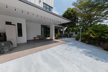 Maple Red, Adda Heights