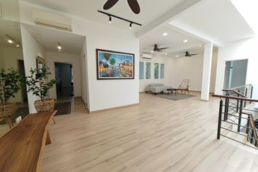 Maple Red, Adda Heights