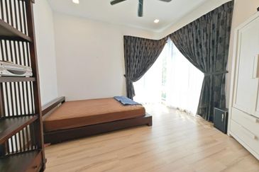 Maple Red, Adda Heights