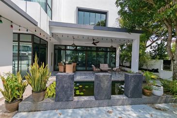 Maple Red, Adda Heights