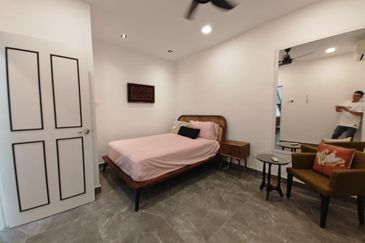 Maple Red, Adda Heights