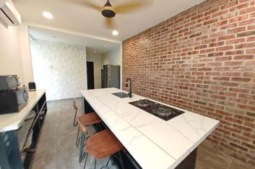 Maple Red, Adda Heights