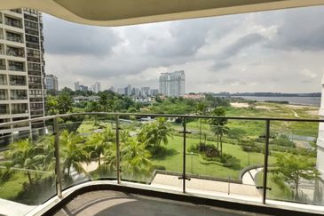 Baypoint @ Country Garden Danga Bay