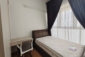 Baypoint @ Country Garden Danga Bay