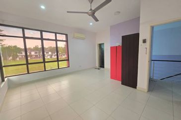 Maple Red, Adda Heights