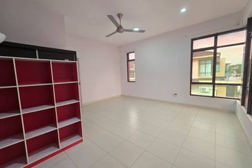 Maple Red, Adda Heights