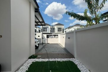 Setia Tropika - Double Storey Semi-D