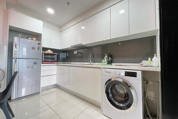 Almas Suites @ Puteri Harbour