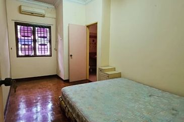 Jalan Mutiara Emas 3/6