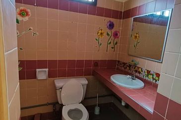 Jalan Mutiara Emas 3/6