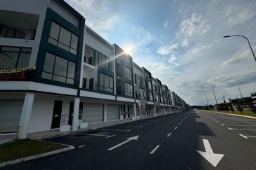 Taman Mount Austin Commercial