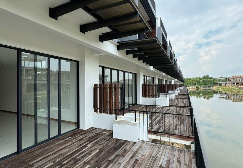 Senibong Cove Waterway Residences