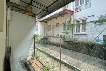 Ayu Qaseh, Alam Nusantara