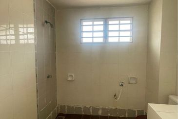 Ayu Qaseh, Alam Nusantara