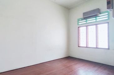 VALUE BUY !! 20x80 Jalan Kandis Off Jalan Meru, Klang. Single Storey House