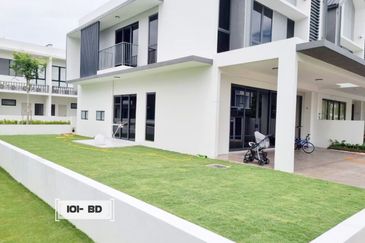 Lucent Residence @ twentyfive.7