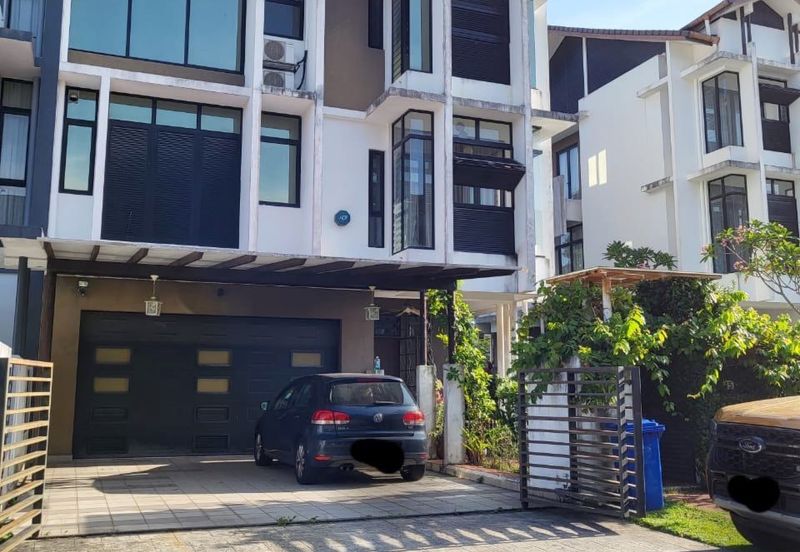 FULLY RENOVATED !! 40x80 Maple Terrace, Denai Alam. Triple Storey Endlot Superlink House