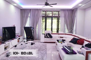 FULLY RENOVATED !! 40x80 Maple Terrace, Denai Alam. Triple Storey Endlot Superlink House