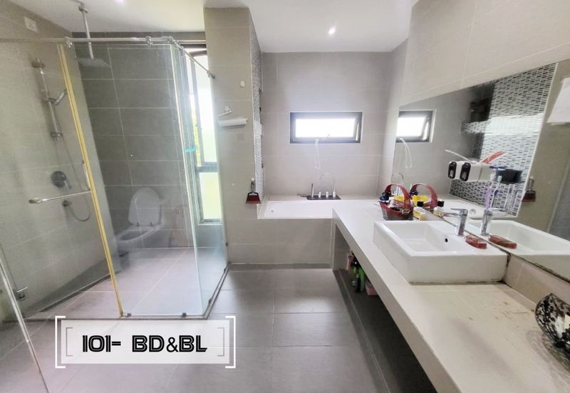 FULLY RENOVATED !! 40x80 Maple Terrace, Denai Alam. Triple Storey Endlot Superlink House