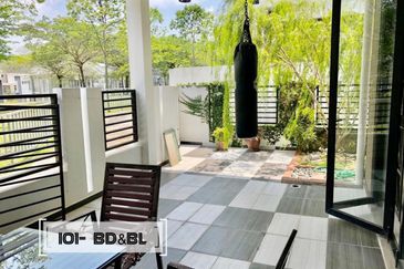 FULLY RENOVATED !! 40x80 Maple Terrace, Denai Alam. Triple Storey Endlot Superlink House