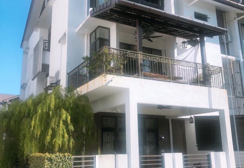 FULLY RENOVATED !! 40x80 Maple Terrace, Denai Alam. Triple Storey Endlot Superlink House