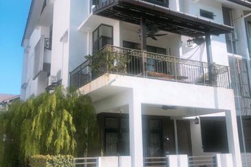 FULLY RENOVATED !! 40x80 Maple Terrace, Denai Alam. Triple Storey Endlot Superlink House