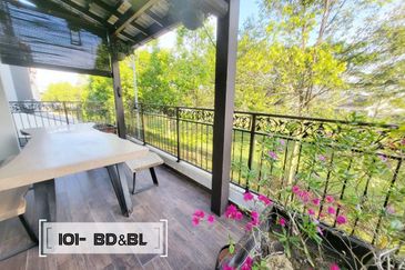 FULLY RENOVATED !! 40x80 Maple Terrace, Denai Alam. Triple Storey Endlot Superlink House