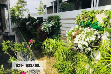 FULLY RENOVATED !! 40x80 Maple Terrace, Denai Alam. Triple Storey Endlot Superlink House