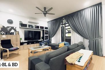 FULLY RENOVATED !! Maple Terrace, Jalan Elektron, Denai Alam. Triple Storey Superlink House