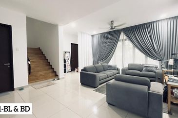 FULLY RENOVATED !! Maple Terrace, Jalan Elektron, Denai Alam. Triple Storey Superlink House