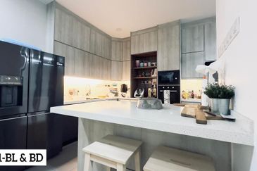 FULLY RENOVATED !! Maple Terrace, Jalan Elektron, Denai Alam. Triple Storey Superlink House