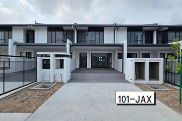 CHEAPEST UNIT AVAILABLE NOW !! FOR SALE !! Nadira Bandar Bukit Raja, Klang  Double Storey House