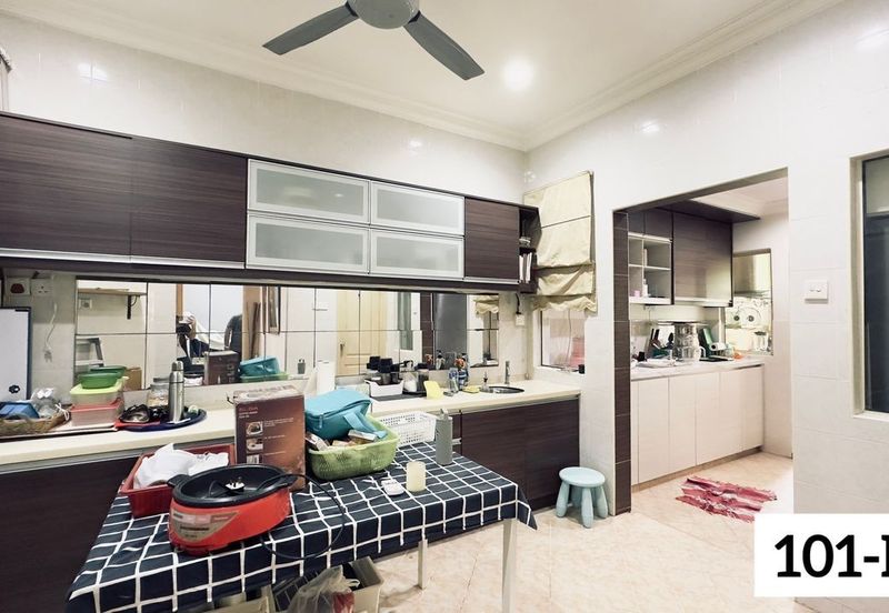 RENOVATED !! FOR SALE !! Jalan Birai, Bukit Jelutong Seksyen U8. Double Storey Superlink House