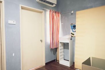 RENOVATED !! FOR SALE !! Jalan Birai, Bukit Jelutong Seksyen U8. Double Storey Superlink House