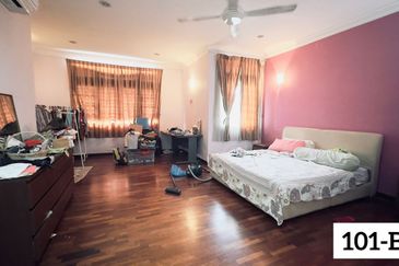 RENOVATED !! FOR SALE !! Jalan Birai, Bukit Jelutong Seksyen U8. Double Storey Superlink House