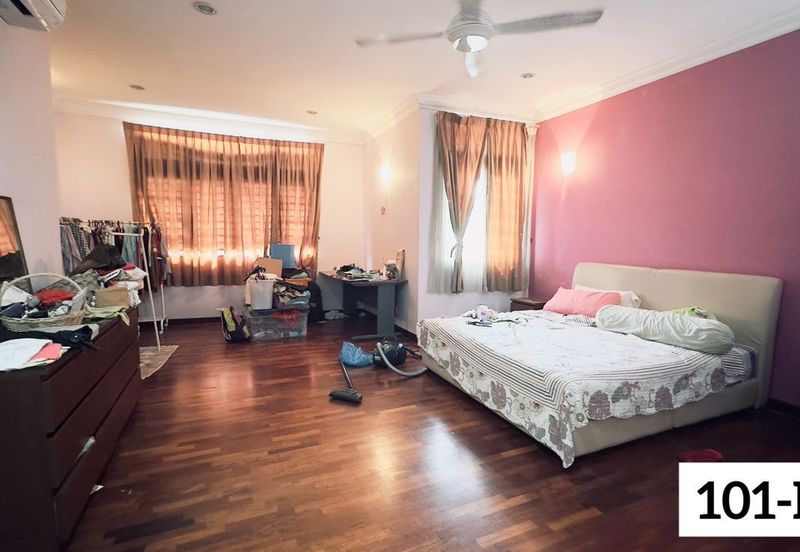 RENOVATED !! FOR SALE !! Jalan Birai, Bukit Jelutong Seksyen U8. Double Storey Superlink House