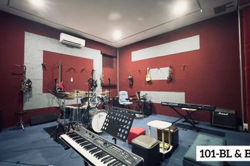 FULLY RENOVATED !! FOR SALE !! Willow Park, Denai Alam. Double Storey Semi-D House