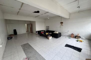 Klang Parade opposite UOB Bank Jalan Meru 3-storey Shop LRT-3 Station for Sale 