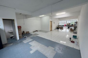 Klang Parade opposite UOB Bank Jalan Meru 3-storey Shop LRT-3 Station for Sale 