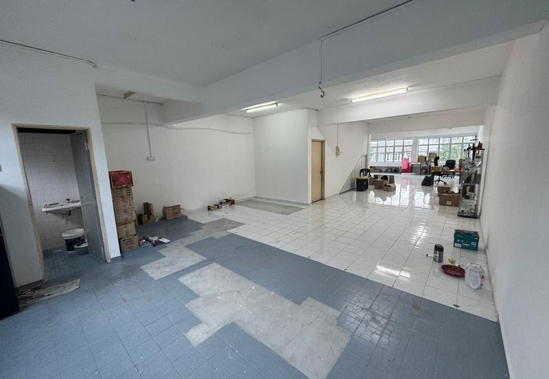 Klang Parade opposite UOB Bank Jalan Meru 3-storey Shop LRT-3 Station for Sale 