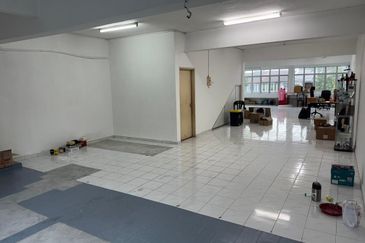 Klang Parade opposite UOB Bank Jalan Meru 3-storey Shop LRT-3 Station for Sale 