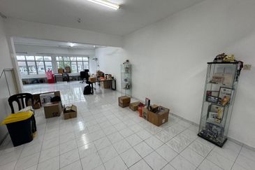 Klang Parade opposite UOB Bank Jalan Meru 3-storey Shop LRT-3 Station for Sale 